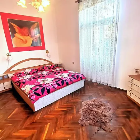 Διαμέρισμα Adelina *